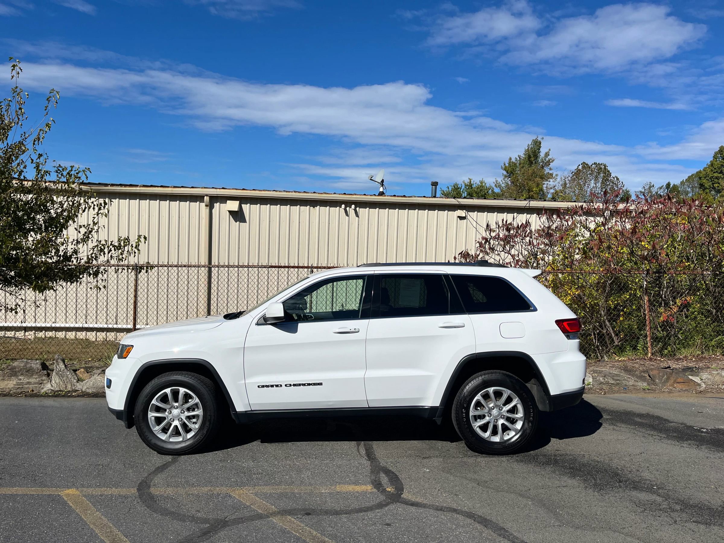 Used 2021 Jeep Grand Cherokee Laredo X image 5