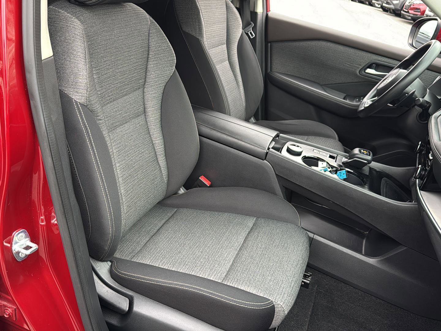 Used 2021 Nissan Rogue SV image 35