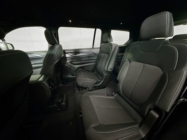 New 2025 Jeep Grand Cherokee L Laredo image 23