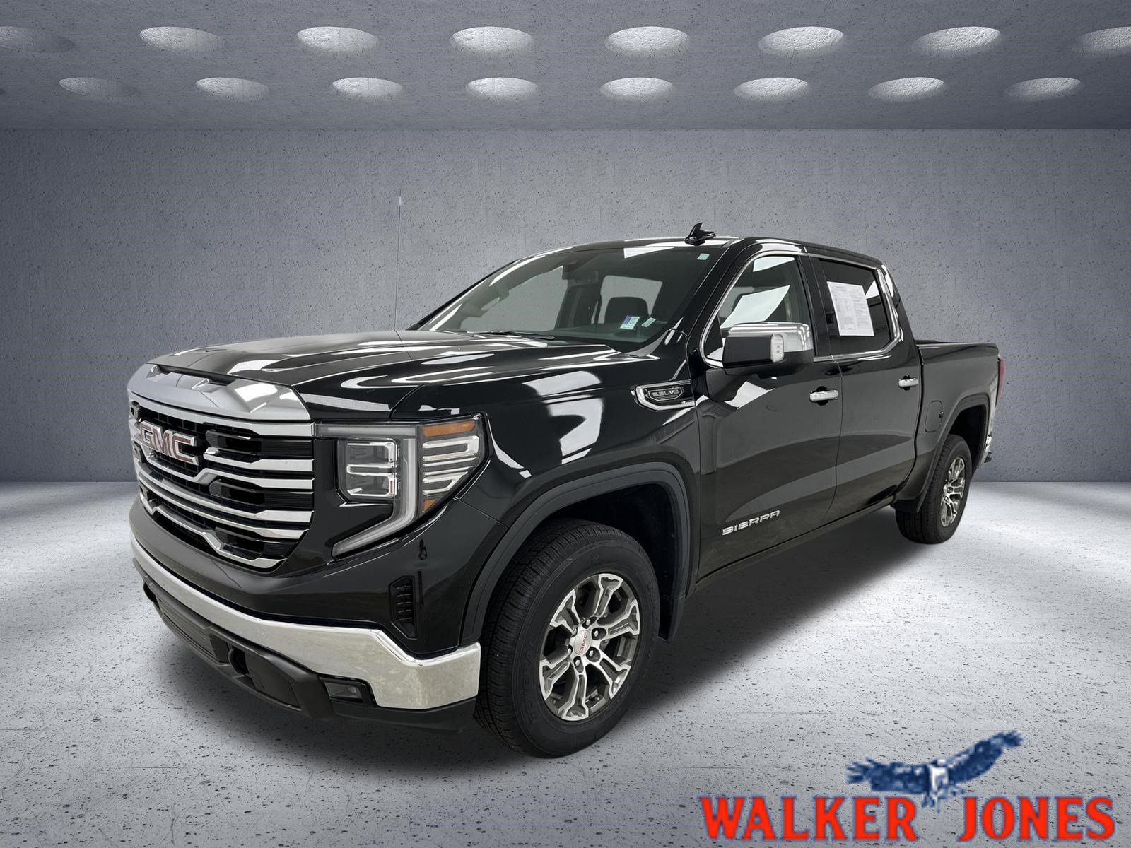 Used 2025 GMC Sierra 1500 SLT RWD image 1