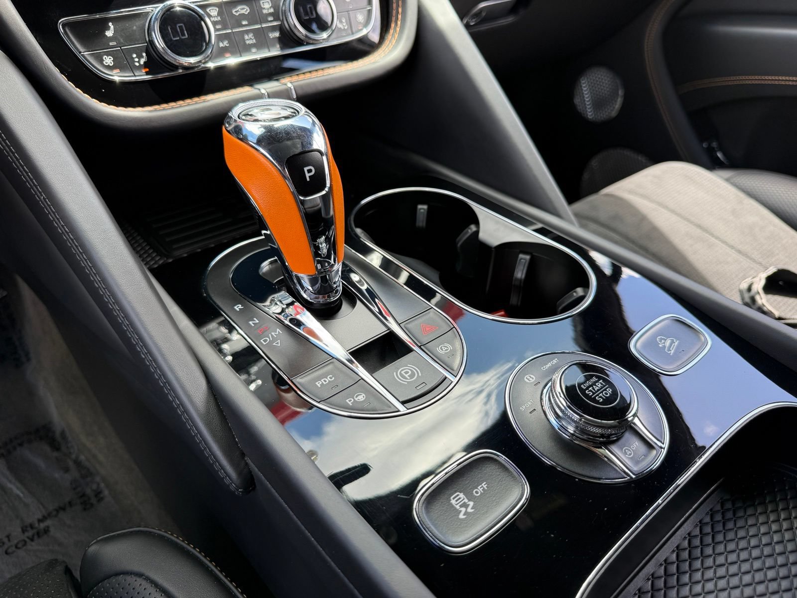 Used 2023 Bentley Bentayga AWD/4WD image 32