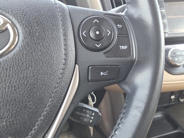 Used 2017 Toyota RAV4 XLE AWD/4WD image 6