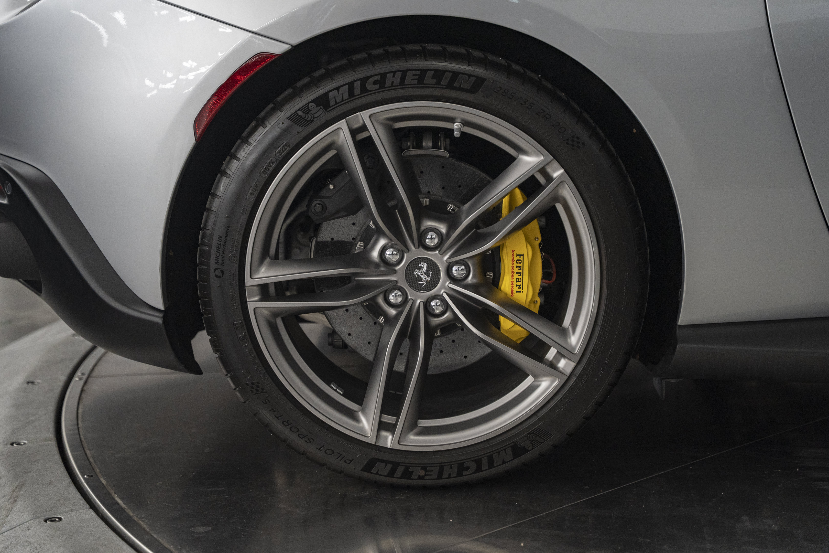 Used 2021 Ferrari Roma RWD image 13
