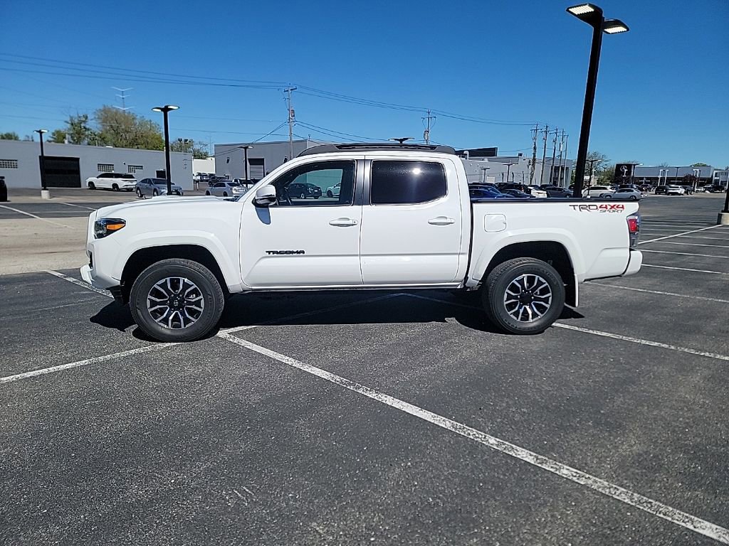 Used 2022 Toyota Tacoma TRD Sport w/ TRD Premium Sport Package AWD/4WD image 2