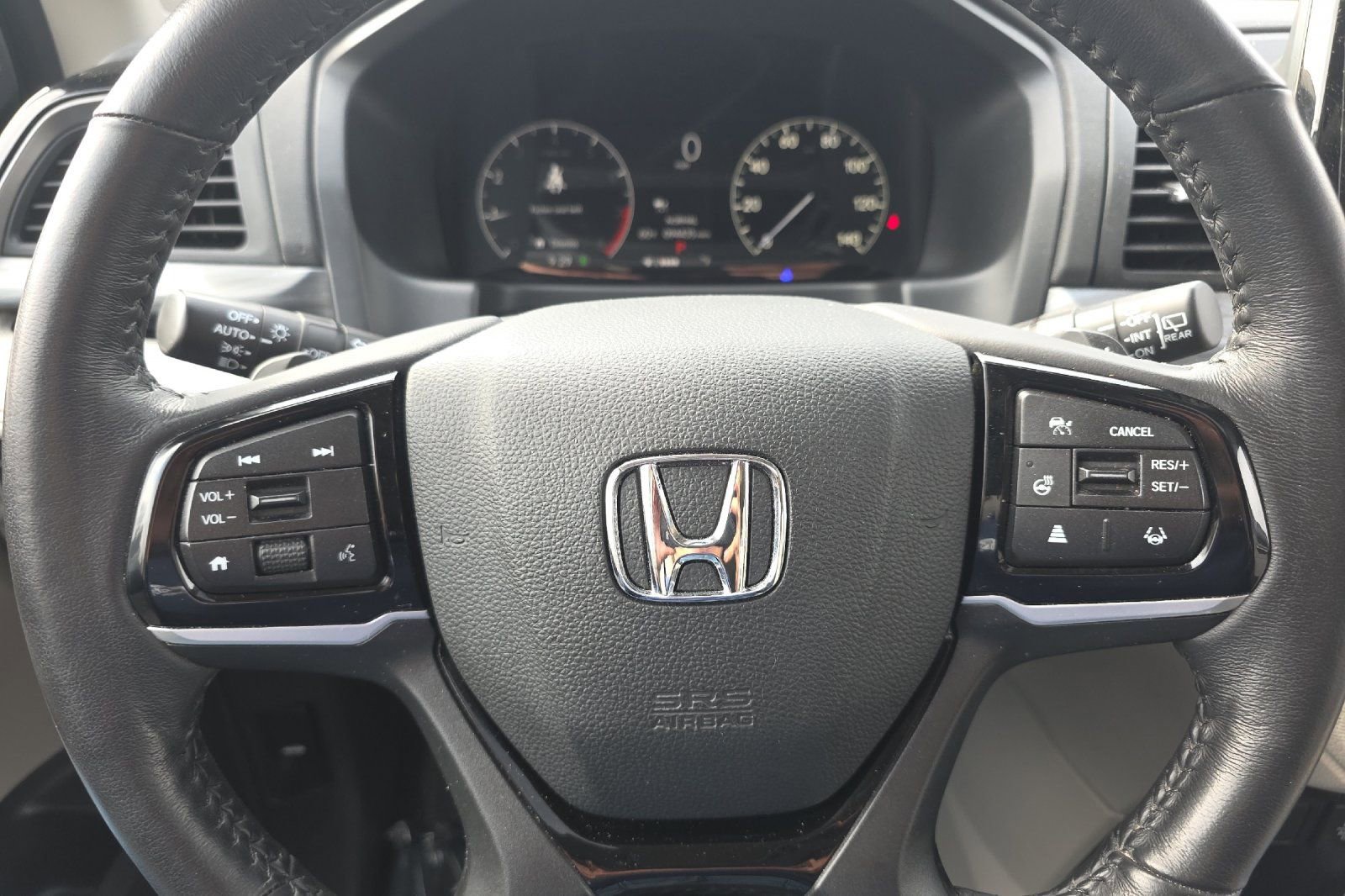 Used 2025 Honda Odyssey Elite image 26