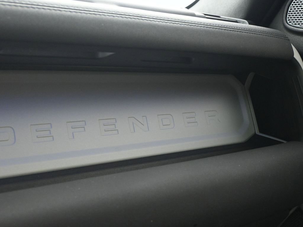 Used 2022 Land Rover Defender 110 X-Dynamic SE image 18