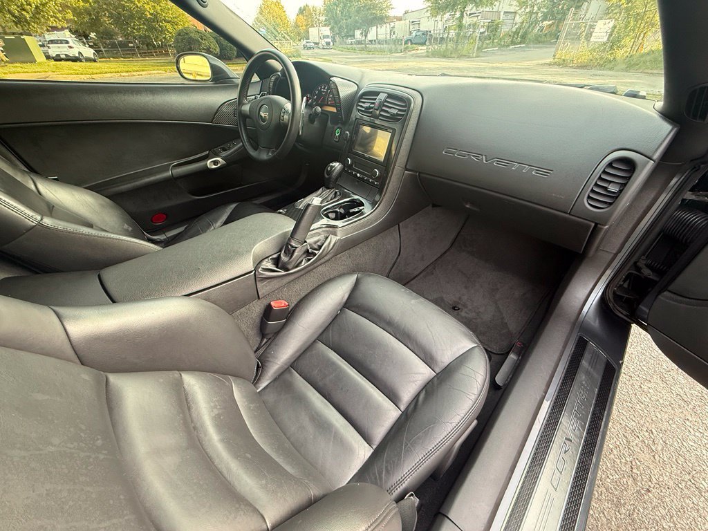 Used 2010 Chevrolet Corvette Coupe w/ 1LT RWD image 25