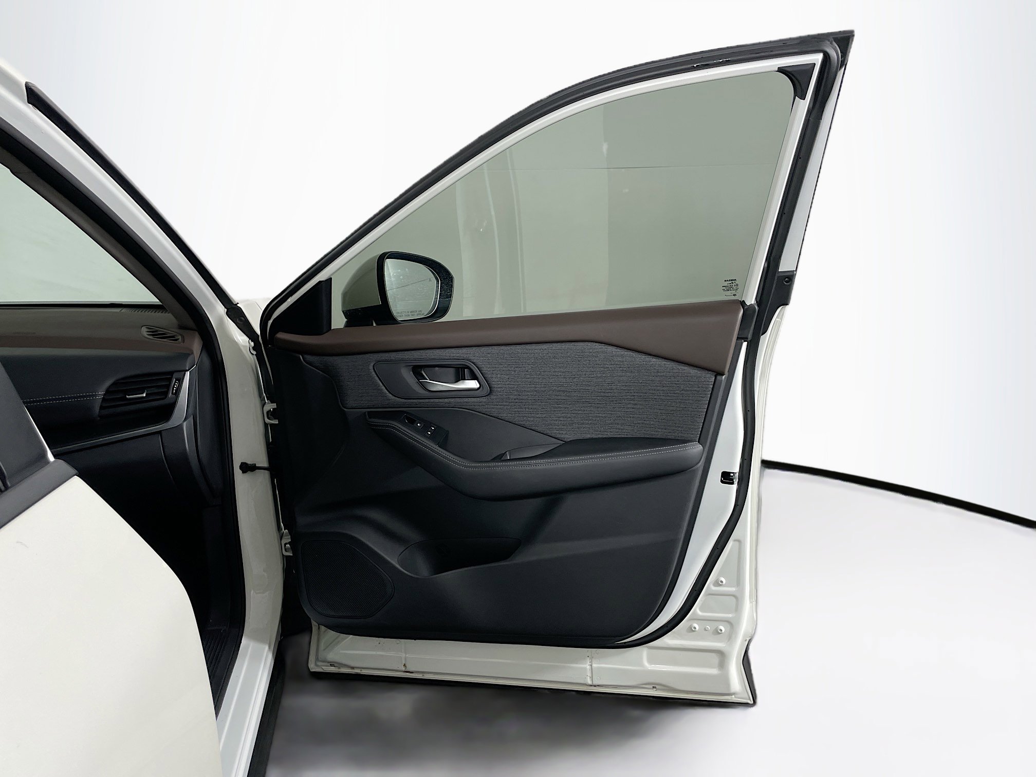 Used 2023 Nissan Rogue SV image 30