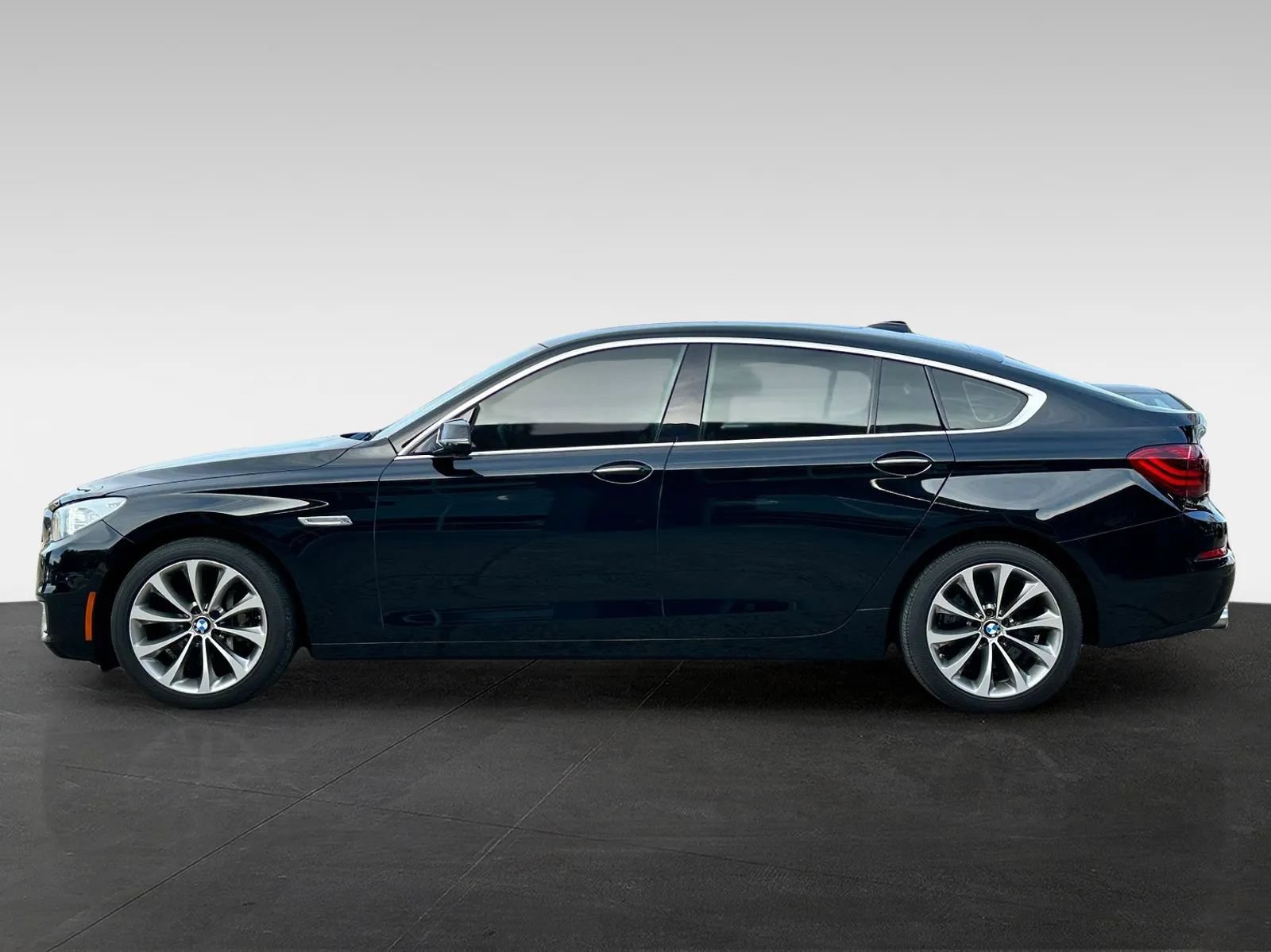 Used 2017 BMW 535i Gran Turismo xDrive AWD/4WD image 4