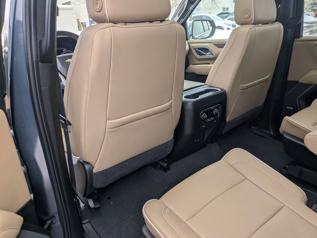 Used 2021 Chevrolet Tahoe Premier w/ Premium Package image 16