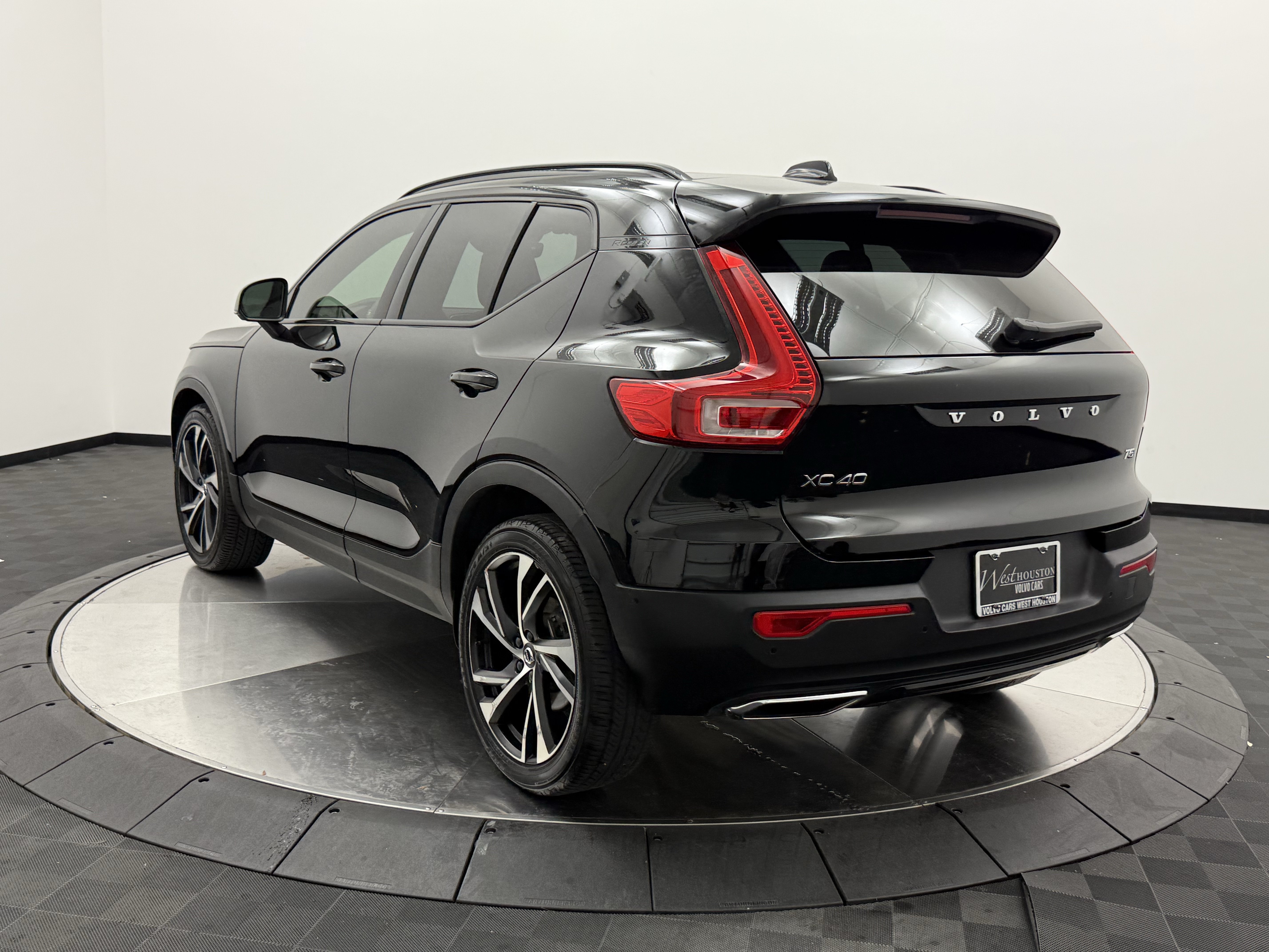 Used 2019 Volvo XC40 T5 R-Design AWD/4WD image 6