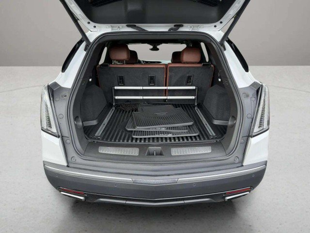 Used 2024 Cadillac XT5 Sportv w/ Technology Package AWD/4WD image 32