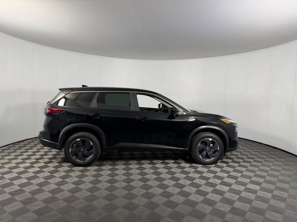 Used 2025 Nissan Rogue SV image 4