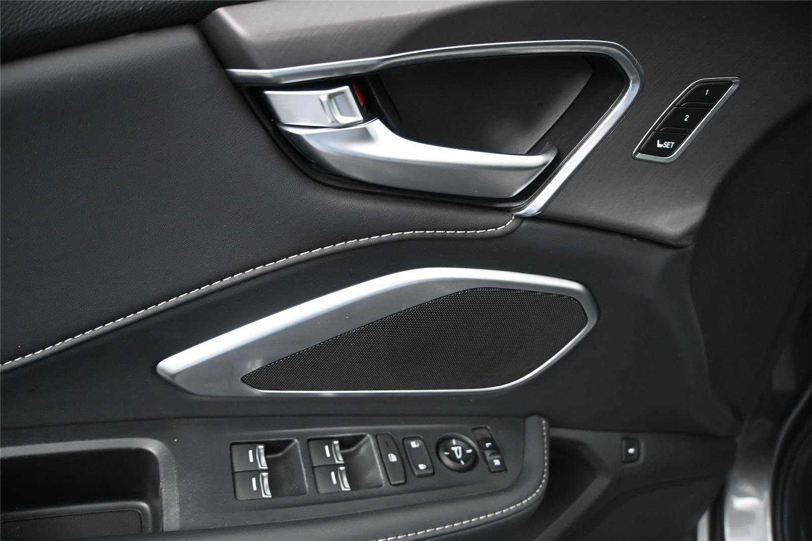 Used 2025 Acura RDX SH-AWD image 8