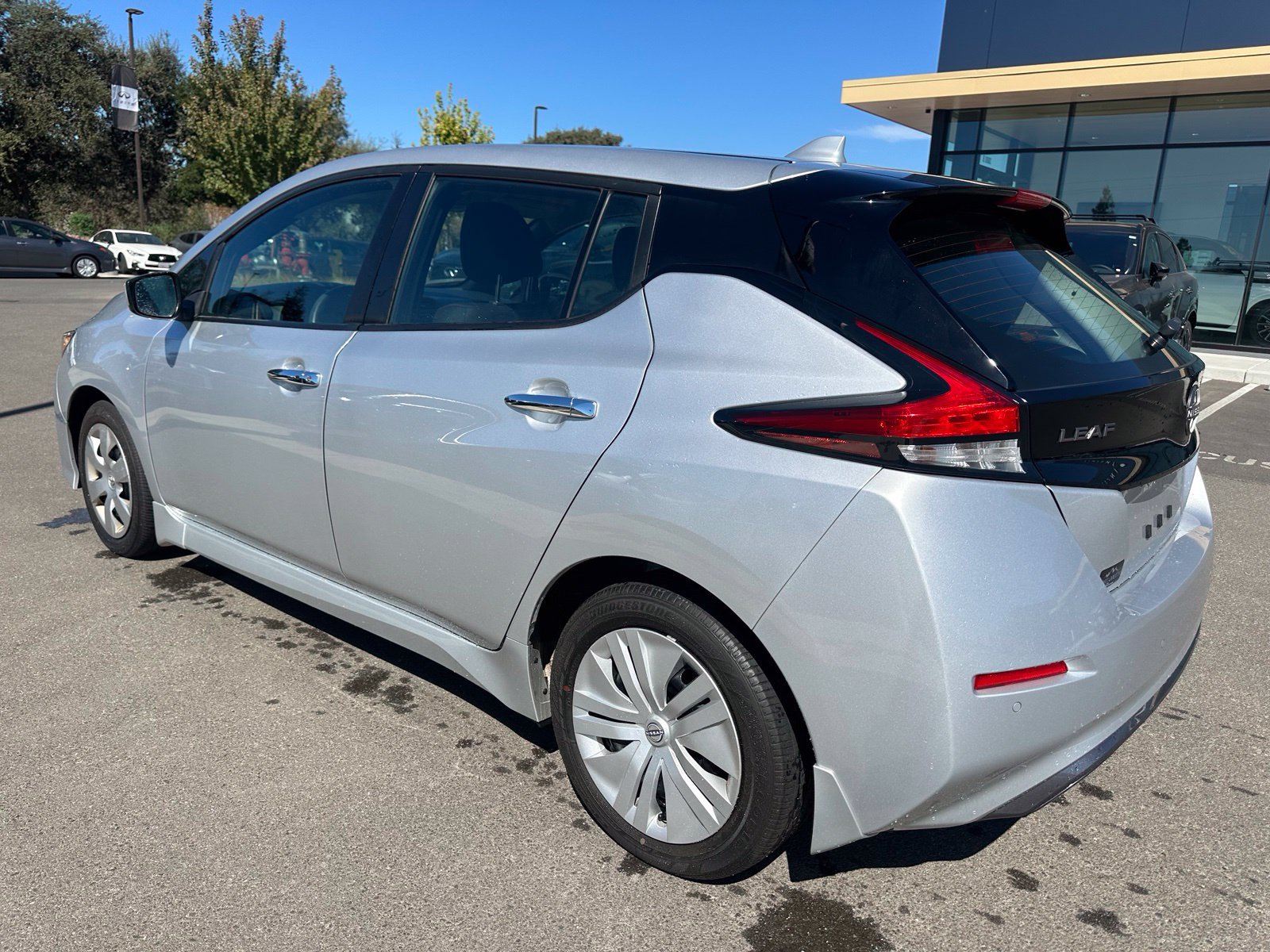 Used 2025 Nissan Leaf S FWD image 3