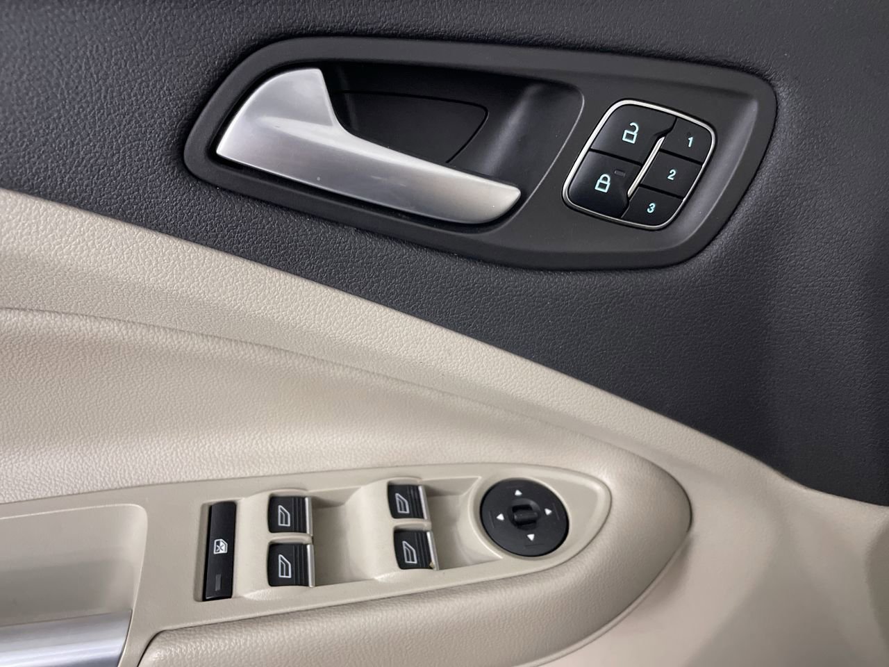 Used 2019 Ford Escape Titanium image 11