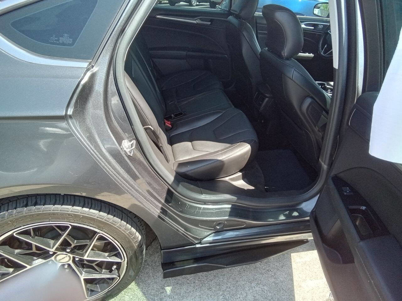 Used 2016 Ford Fusion Titanium image 5