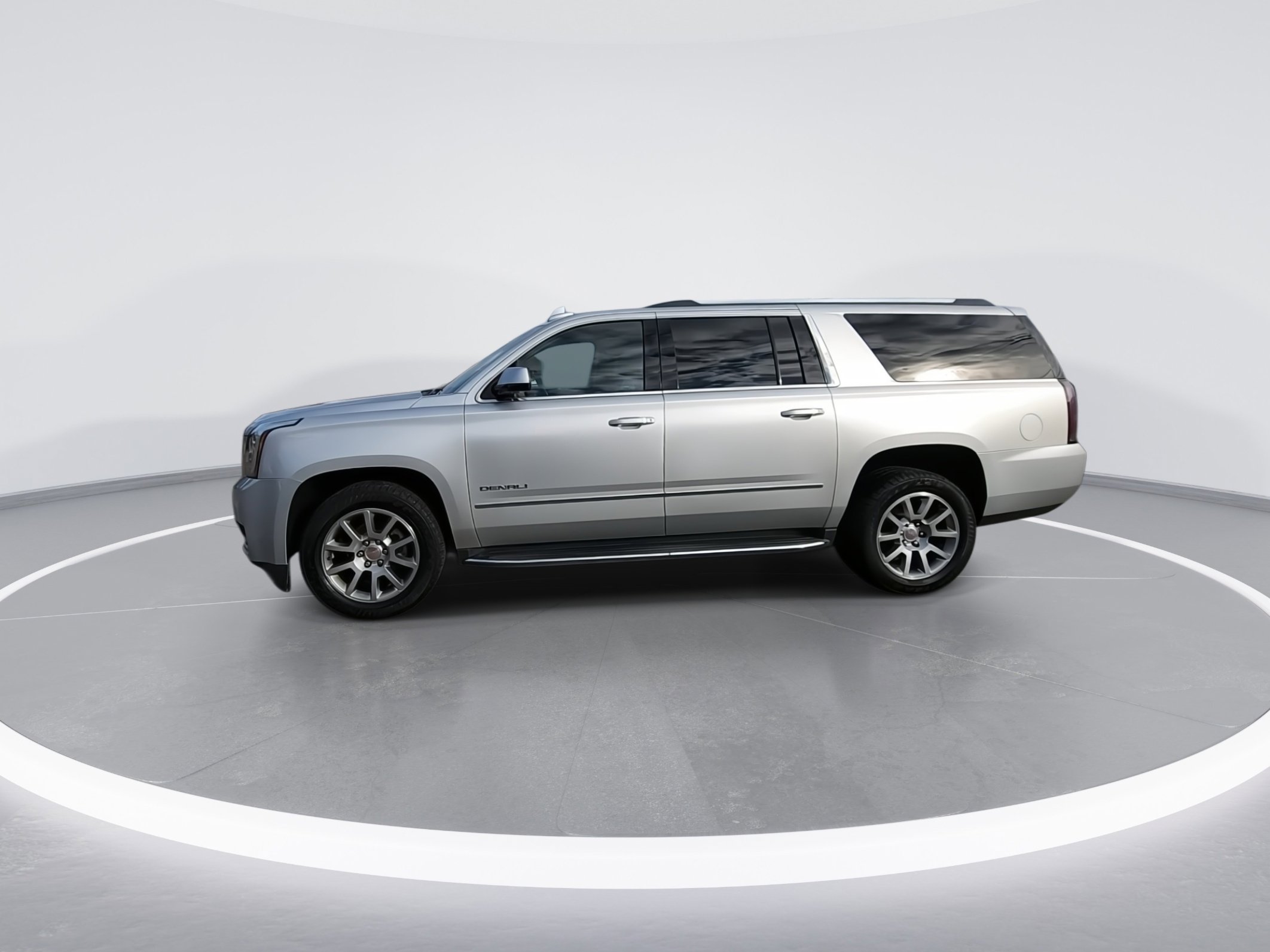 Used 2018 GMC Yukon XL Denali image 5