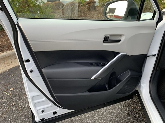 Used 2025 Toyota Corolla Cross L image 17