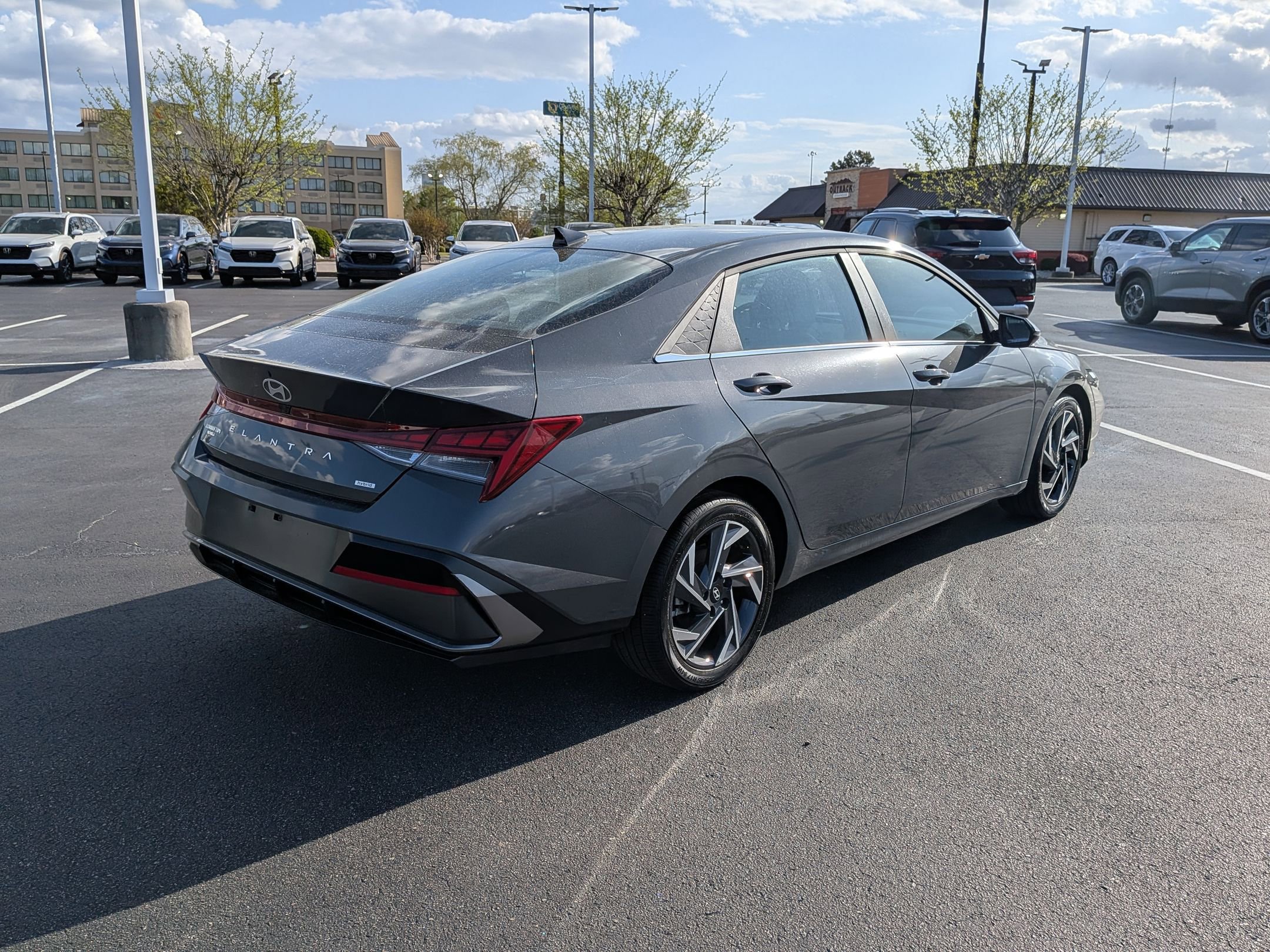 Used 2025 Hyundai Elantra Limited image 3