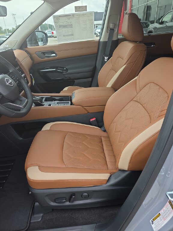 New 2026 Nissan Pathfinder Platinum FWD image 6