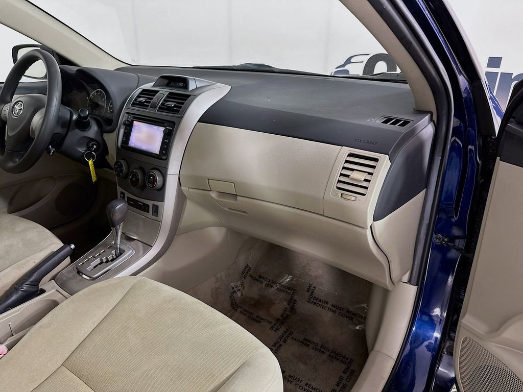 Used 2013 Toyota Corolla LE FWD image 28