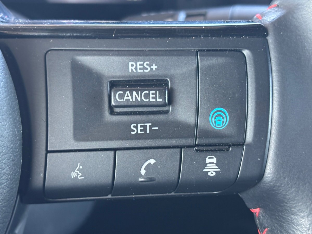 Used 2025 Nissan Kicks SR image 13