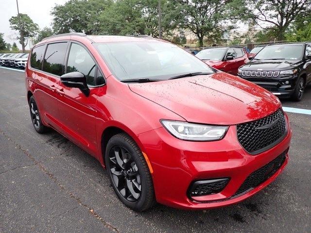 New 2026 Chrysler Pacifica Limited image 8