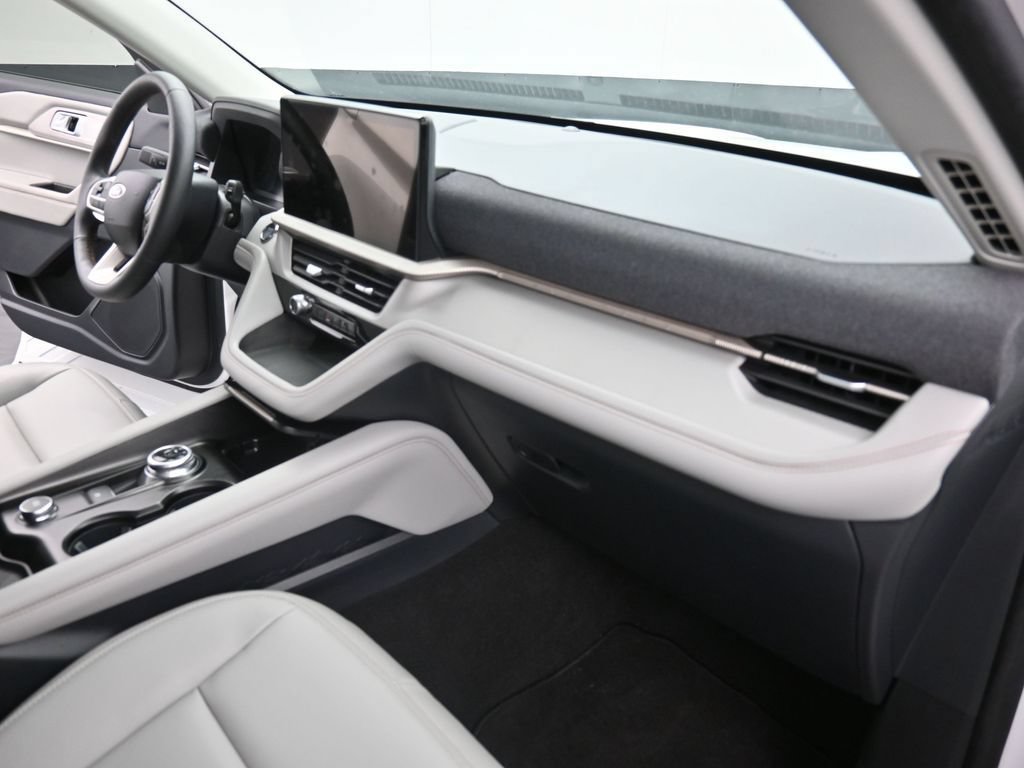 Certified 2025 Ford Explorer Active w/ Active Comfort Package RWD image 12
