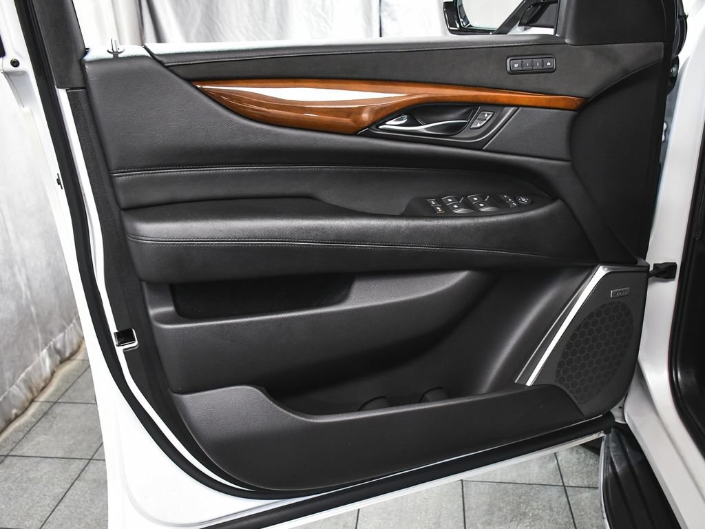 Used 2020 Cadillac Escalade Luxury AWD/4WD image 9