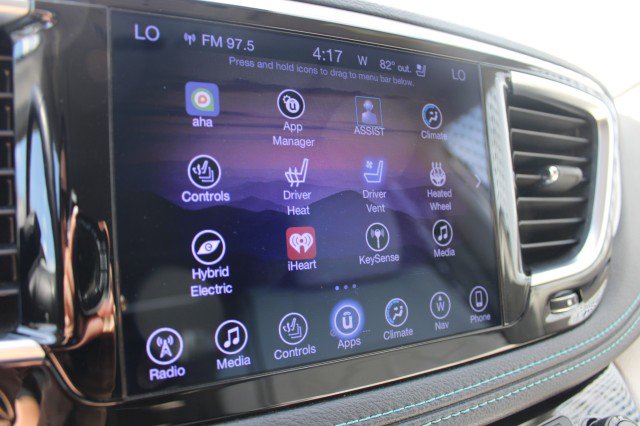 Used 2017 Chrysler Pacifica Platinum FWD image 37