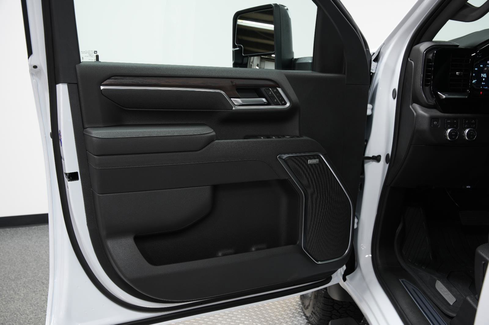 New 2025 GMC Sierra 2500 SLT w/ SLT Premium Package image 21