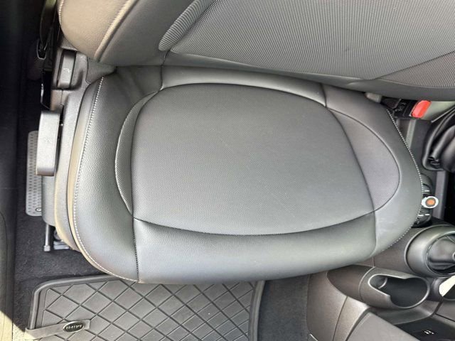 Used 2021 MINI Cooper 4-Door Hardtop image 15