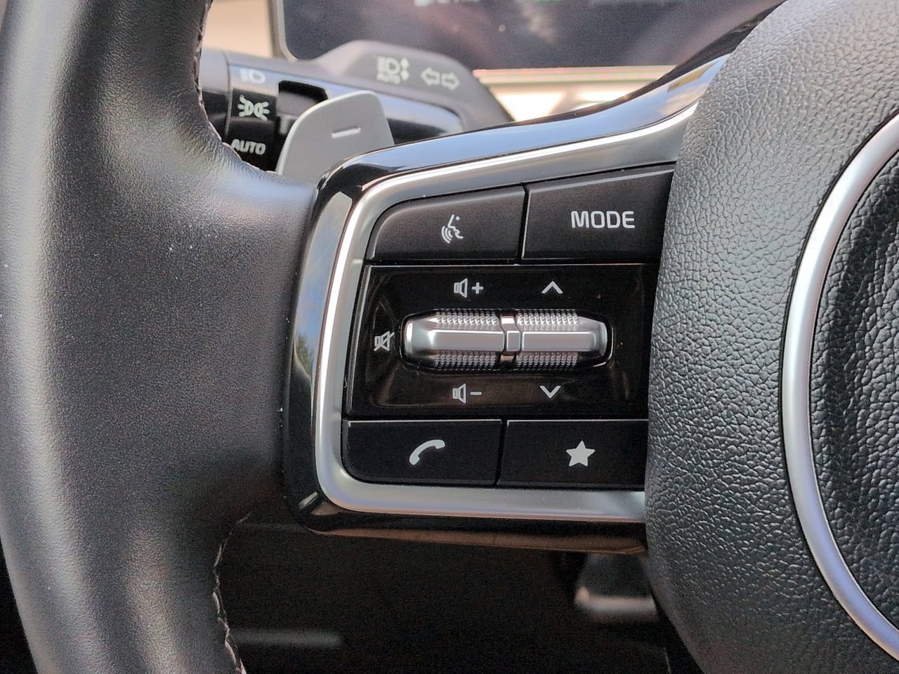 Certified 2025 Kia Sorento SX Prestige AWD/4WD image 30