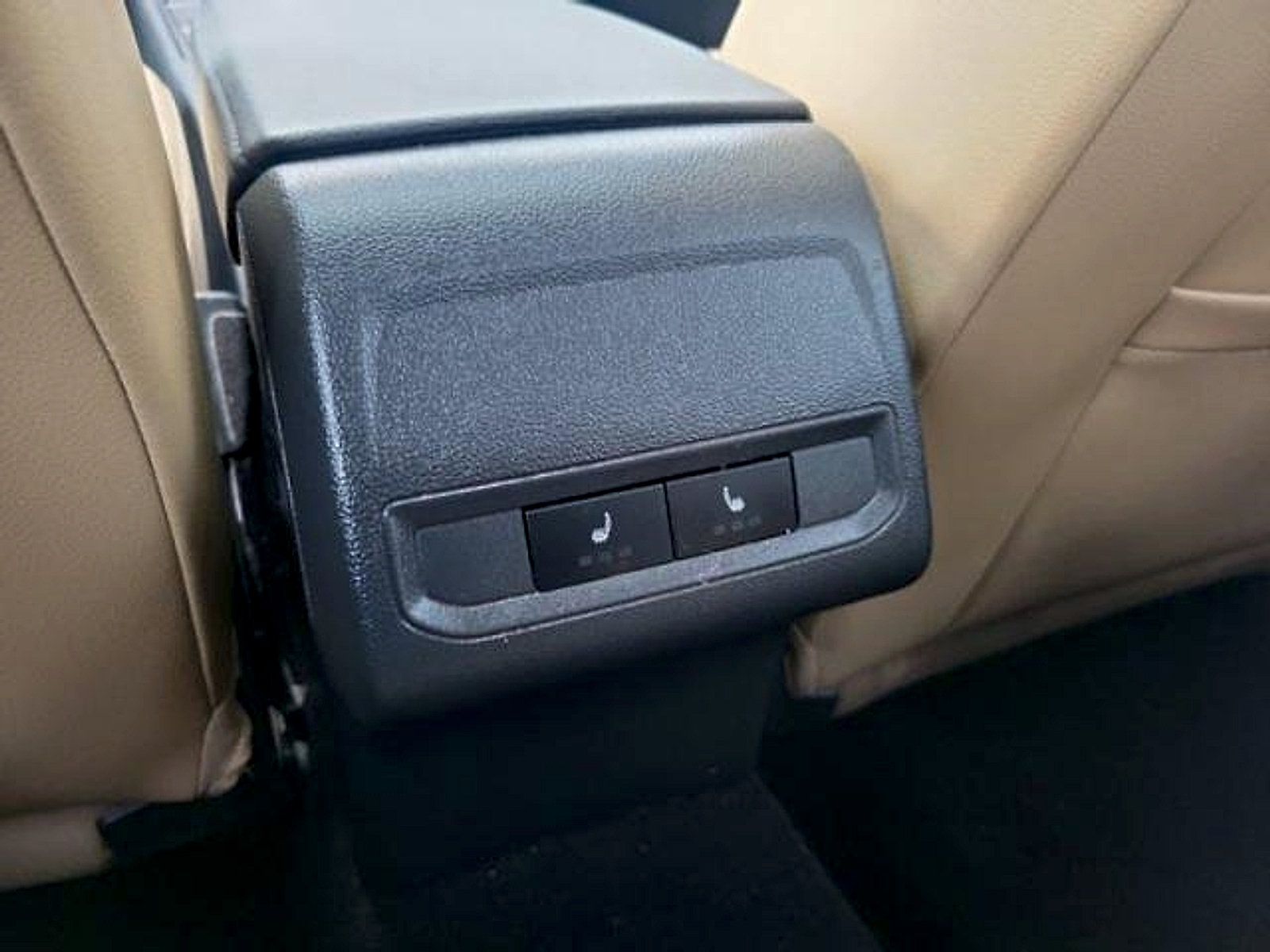Used 2020 Volkswagen Jetta SE w/ SE Cold Weather Package FWD image 16
