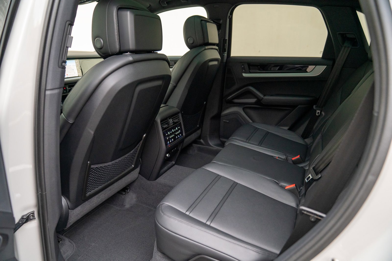 Certified 2026 Porsche Cayenne AWD/4WD image 22