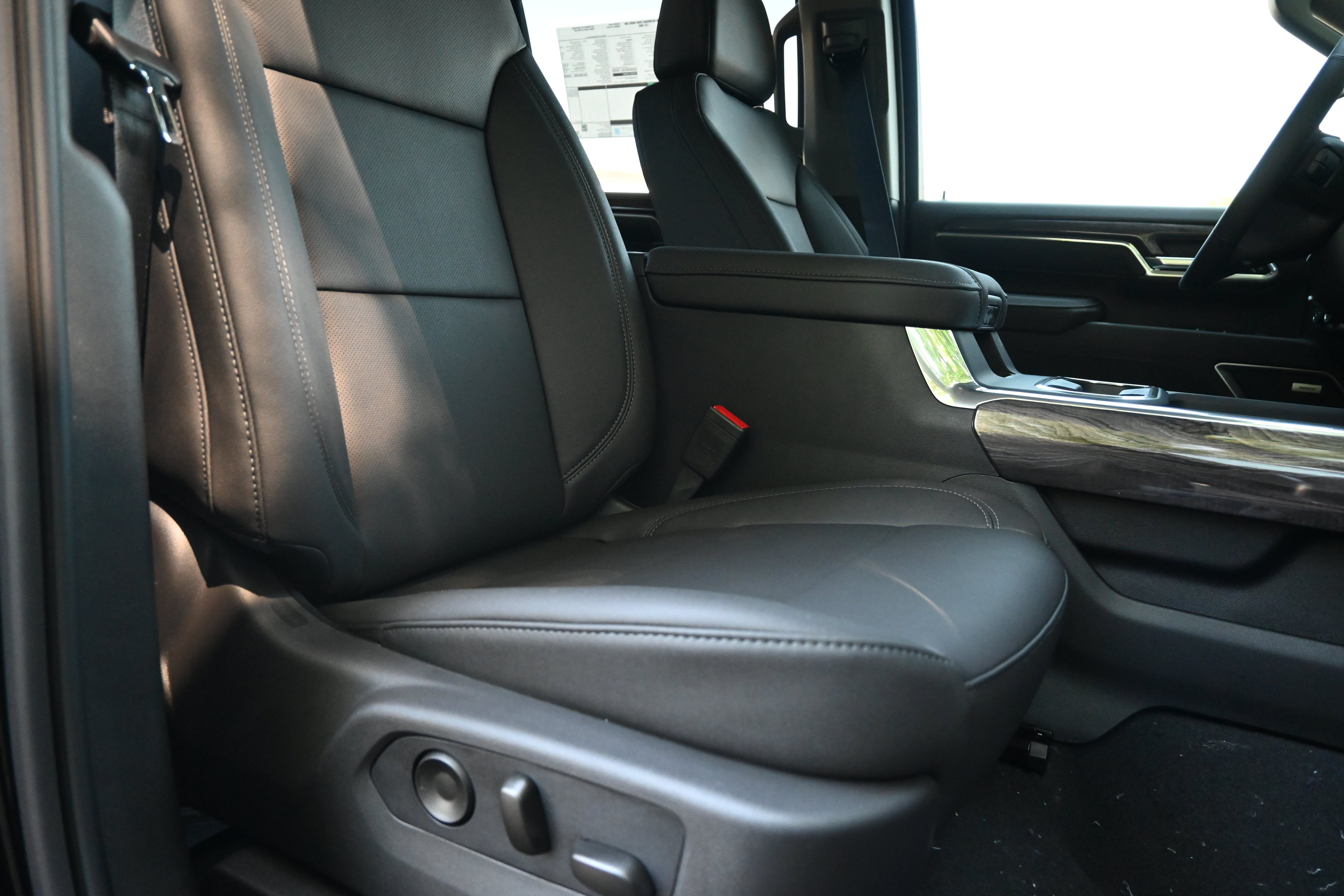 New 2026 Chevrolet Silverado 2500 LTZ w/ LTZ Premium Package AWD/4WD image 34