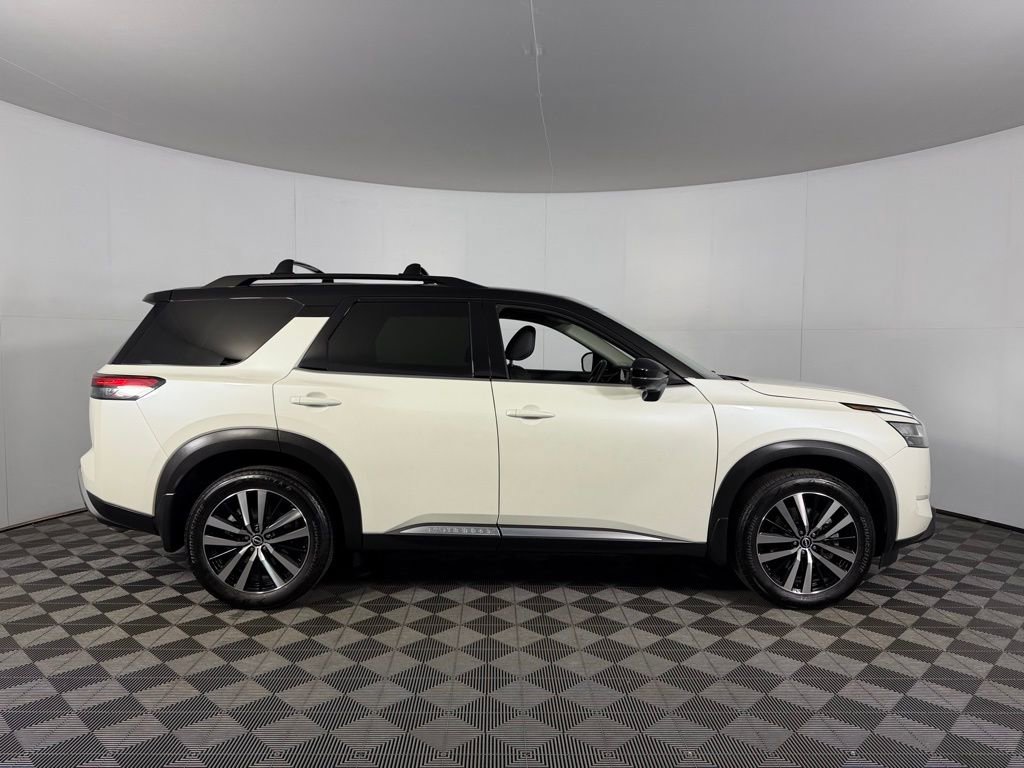 Used 2024 Nissan Pathfinder Platinum w/ Black Appearance Package image 5