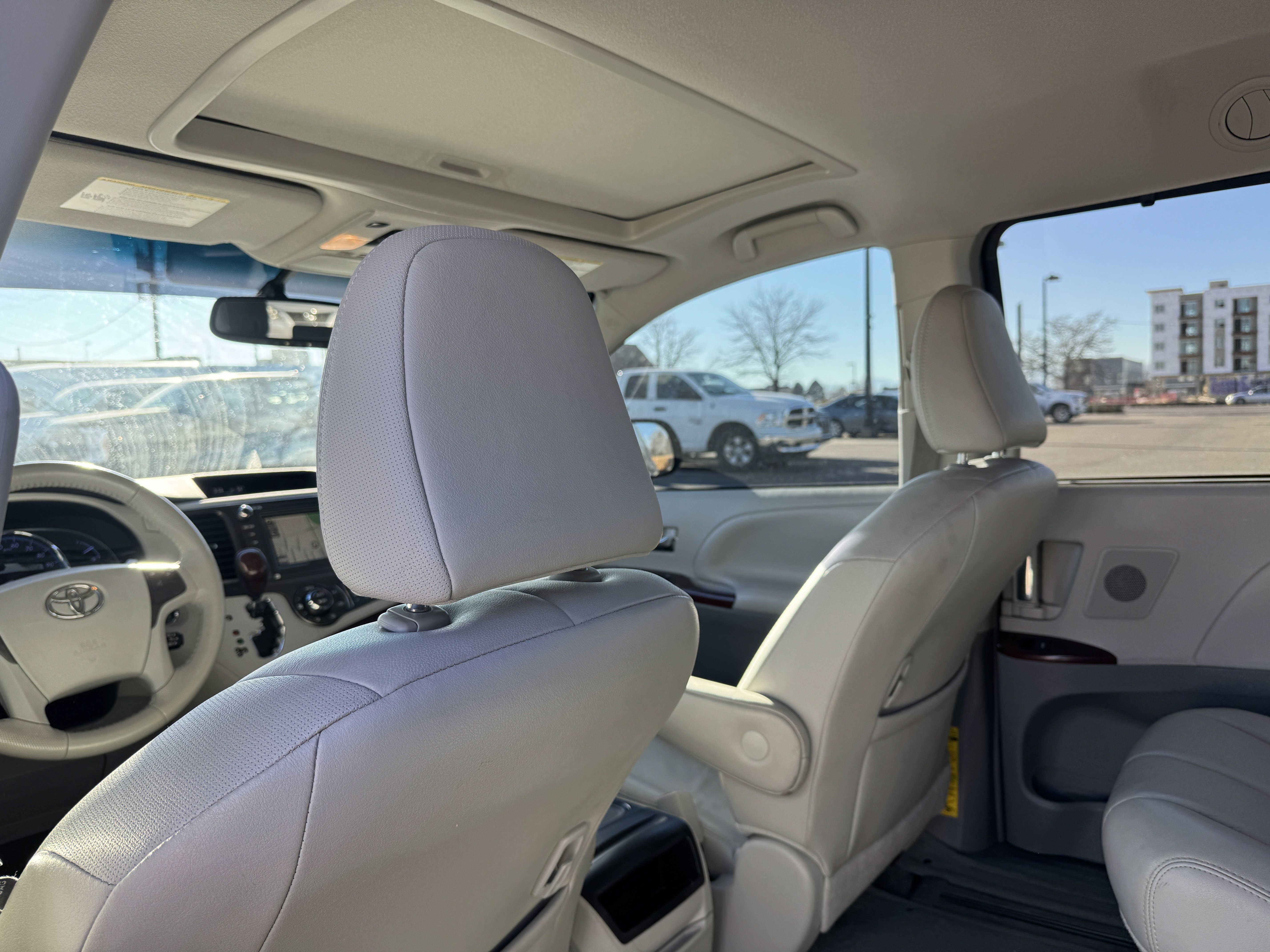 Used 2012 Toyota Sienna XLE image 14