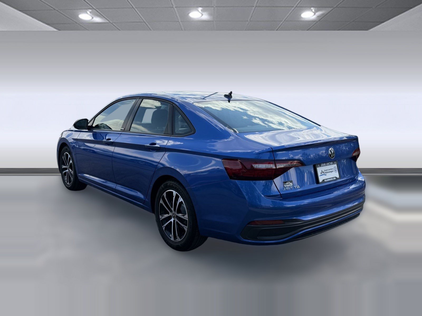 Used 2024 Volkswagen Jetta Sport FWD image 4