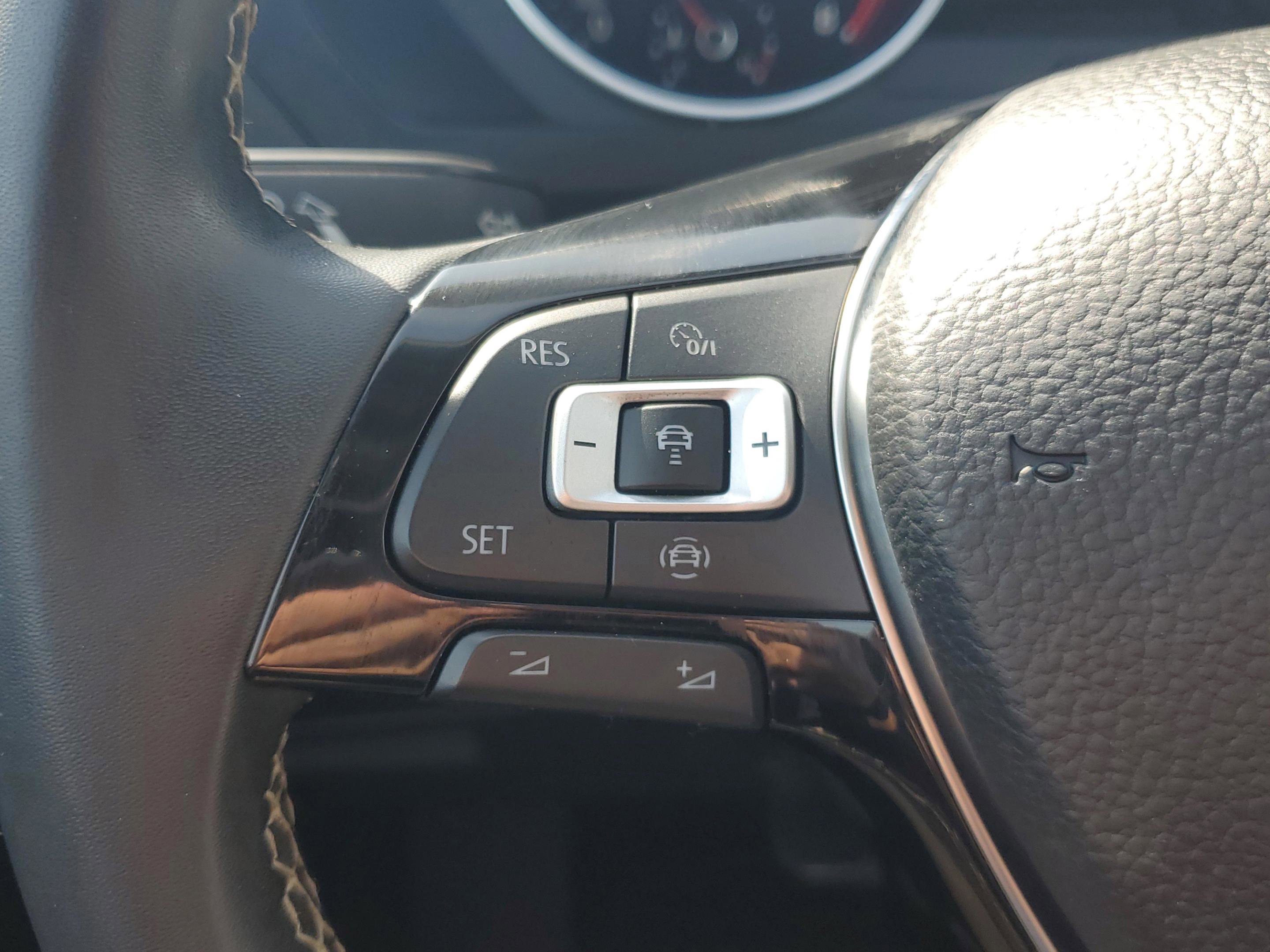 Used 2021 Volkswagen Tiguan SE image 19