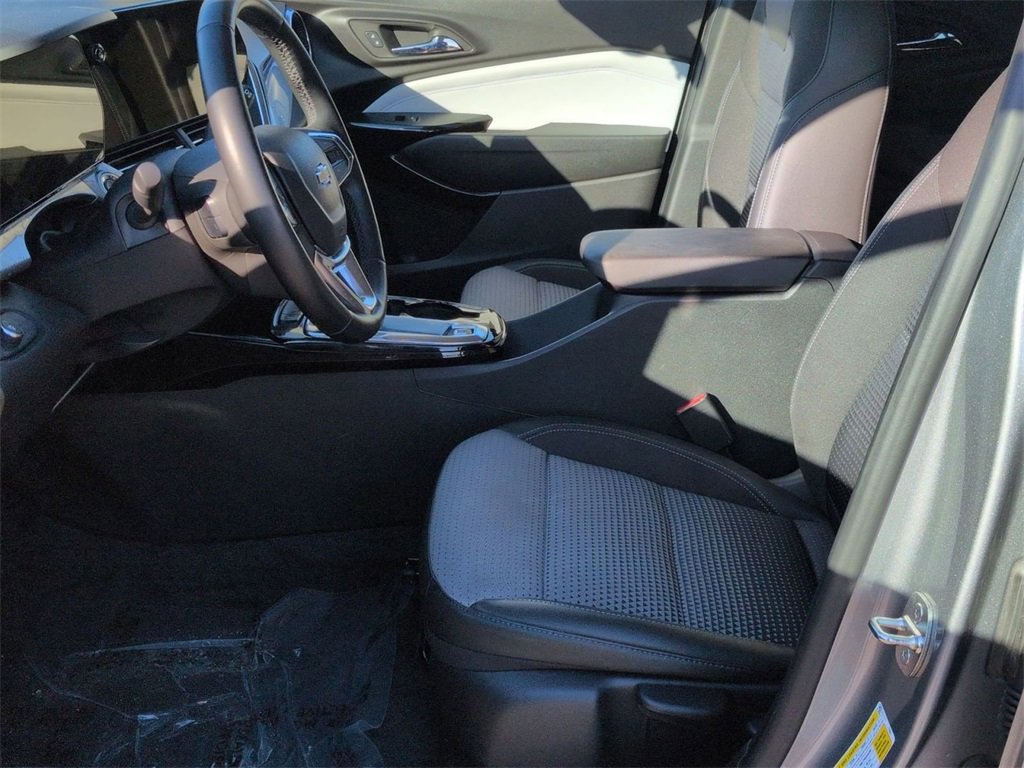 Used 2024 Chevrolet Trax LT w/ Driver Confidence Package image 17