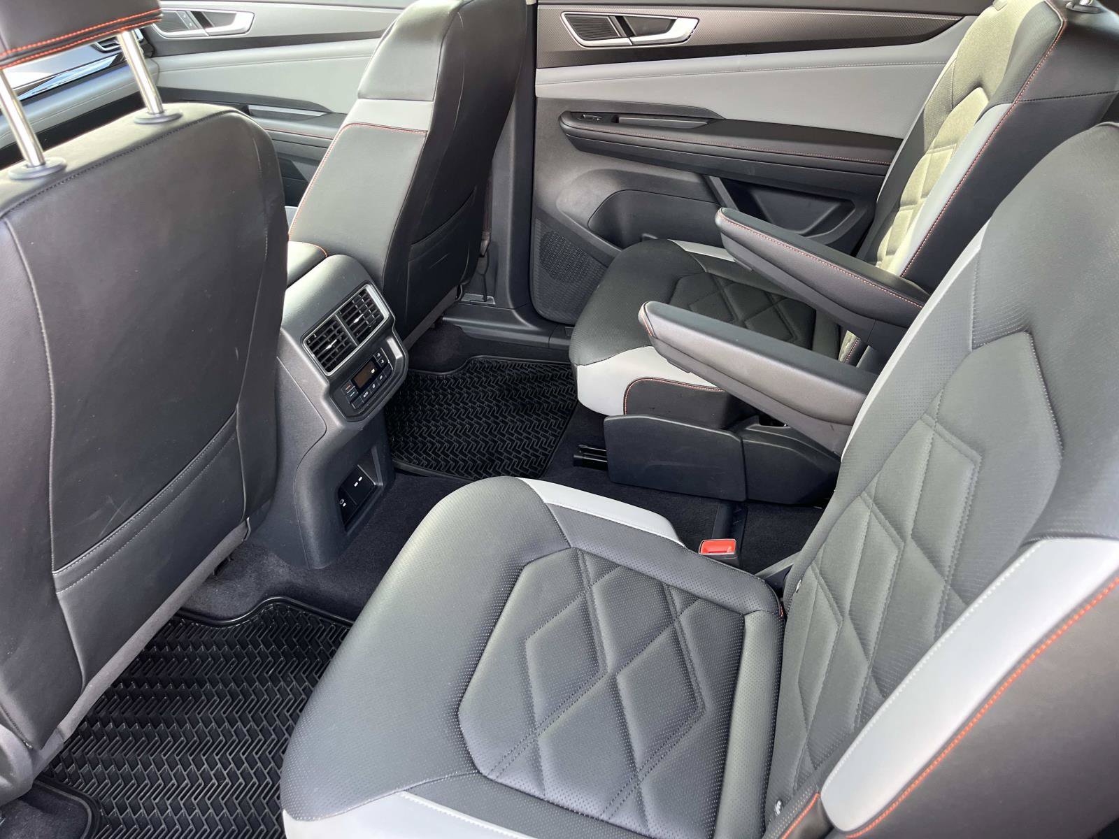 Used 2024 Volkswagen Atlas Peak Edition SEL AWD/4WD image 18