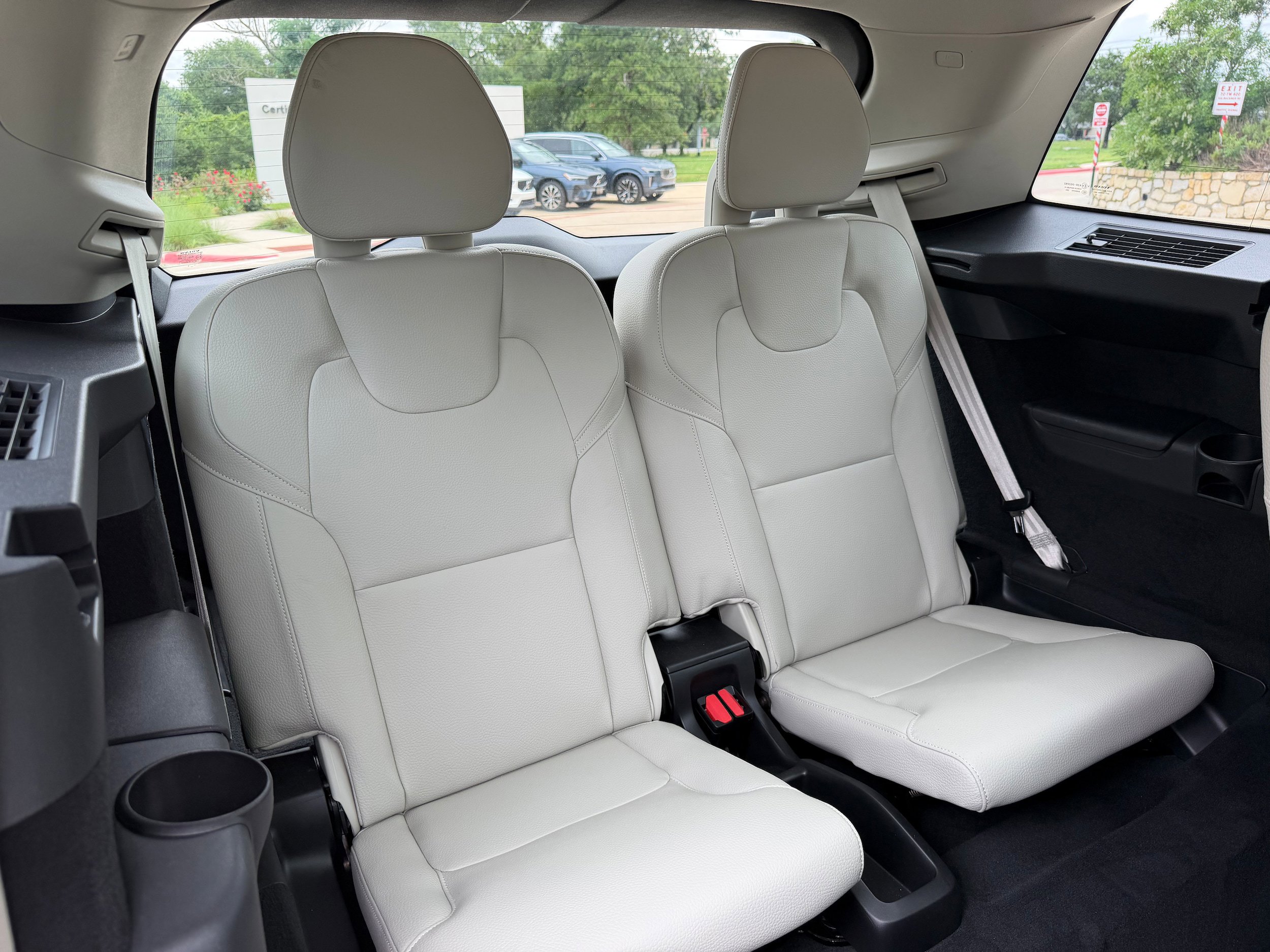 Used 2019 Volvo XC90 T5 Momentum w/ Protection Package Premier FWD image 13