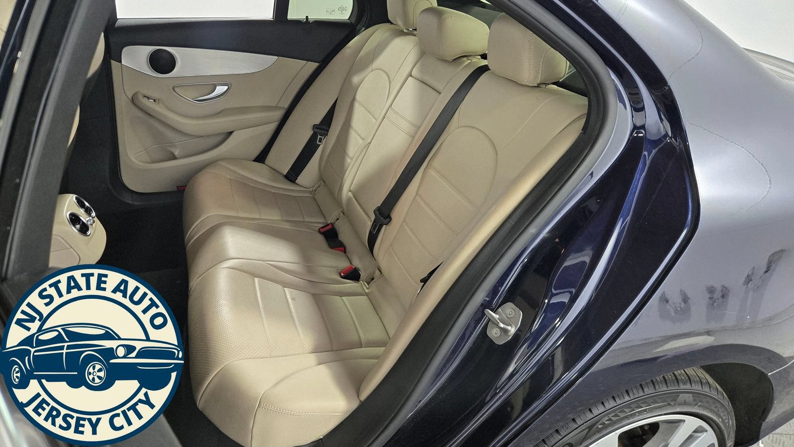 Used 2018 Mercedes-Benz C 300 4MATIC Sedan w/ Premium Package image 27