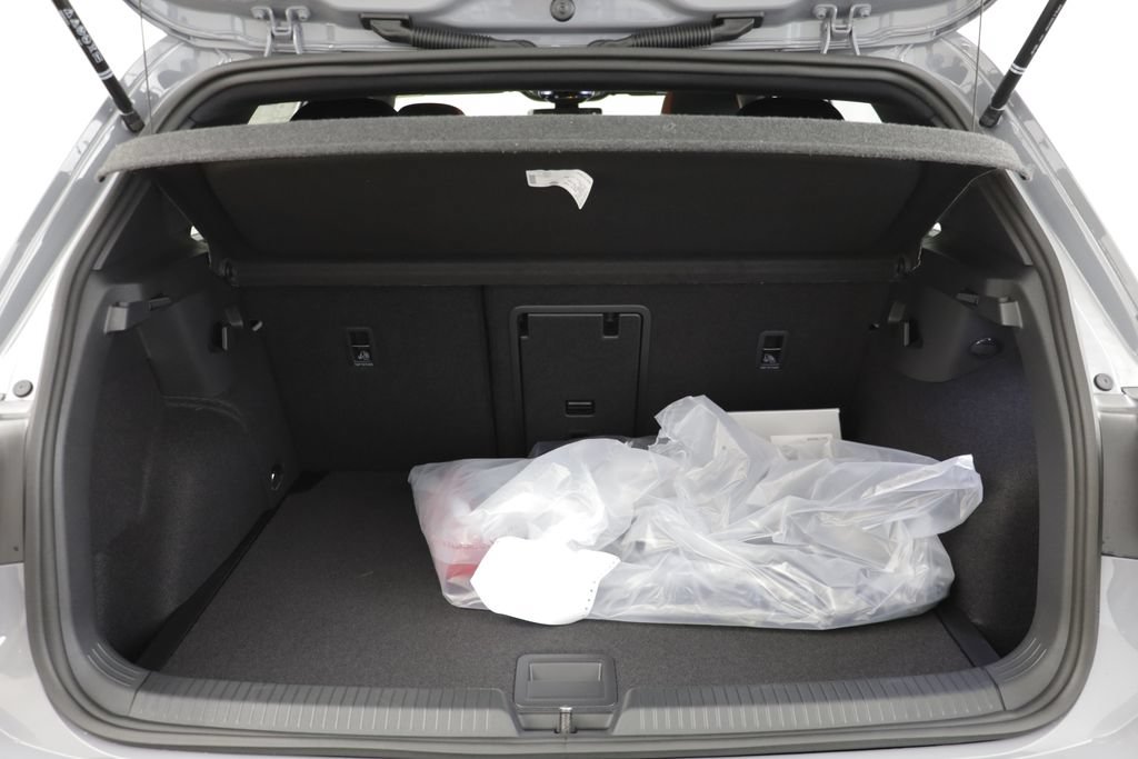 New 2026 Volkswagen GTI SE FWD image 18