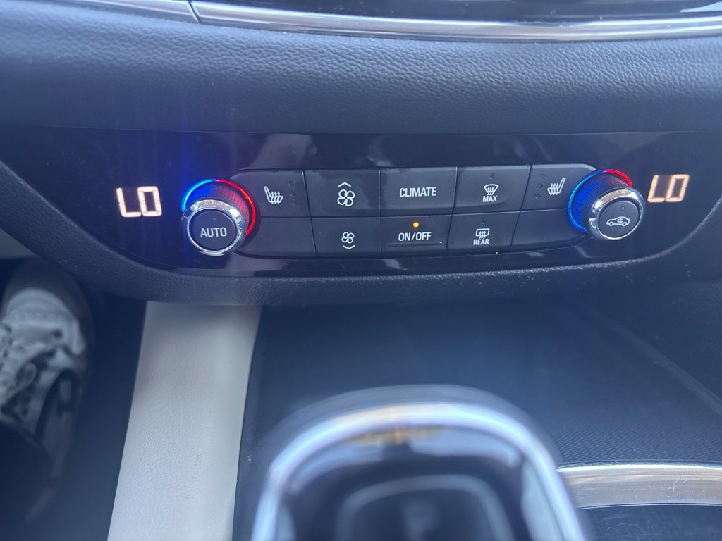 Used 2020 Buick Enclave Essence FWD image 12