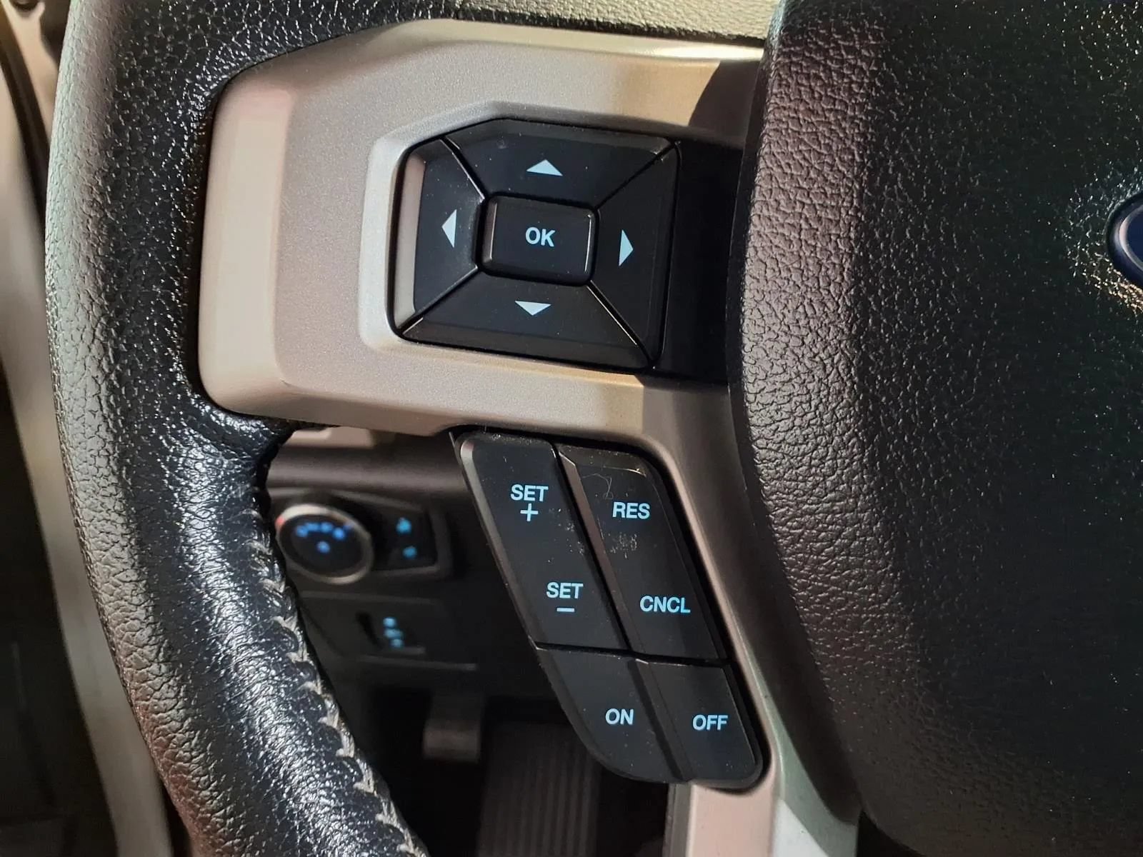 Used 2015 Ford F150 Lariat w/ Equipment Group 502A Luxury AWD/4WD image 29