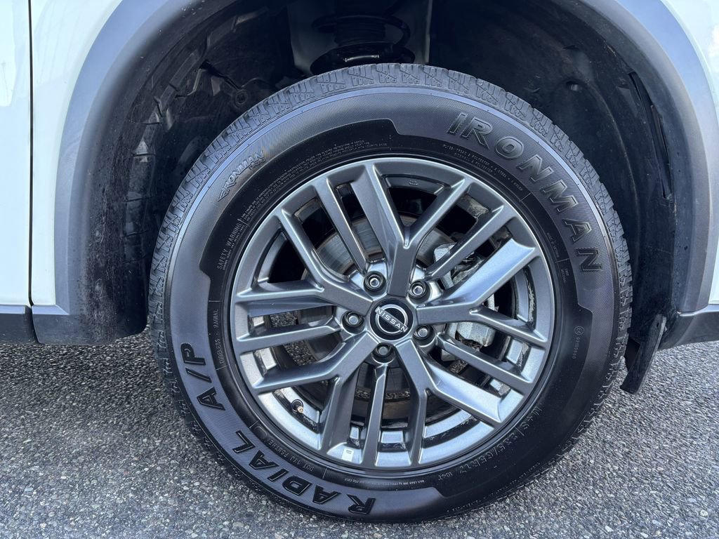 Used 2024 Nissan Rogue S image 9