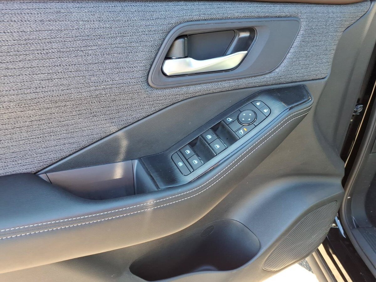 Used 2023 Nissan Rogue SV AWD/4WD image 22